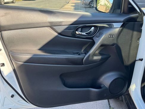 Used 2018 Nissan Rogue SL w/ Premium Package AWD/4WD image 25