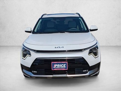 Used 2024 Kia Niro EX Touring FWD image 2