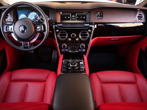 Used 2022 Rolls-Royce Cullinan w/ Cullinan Package image 4