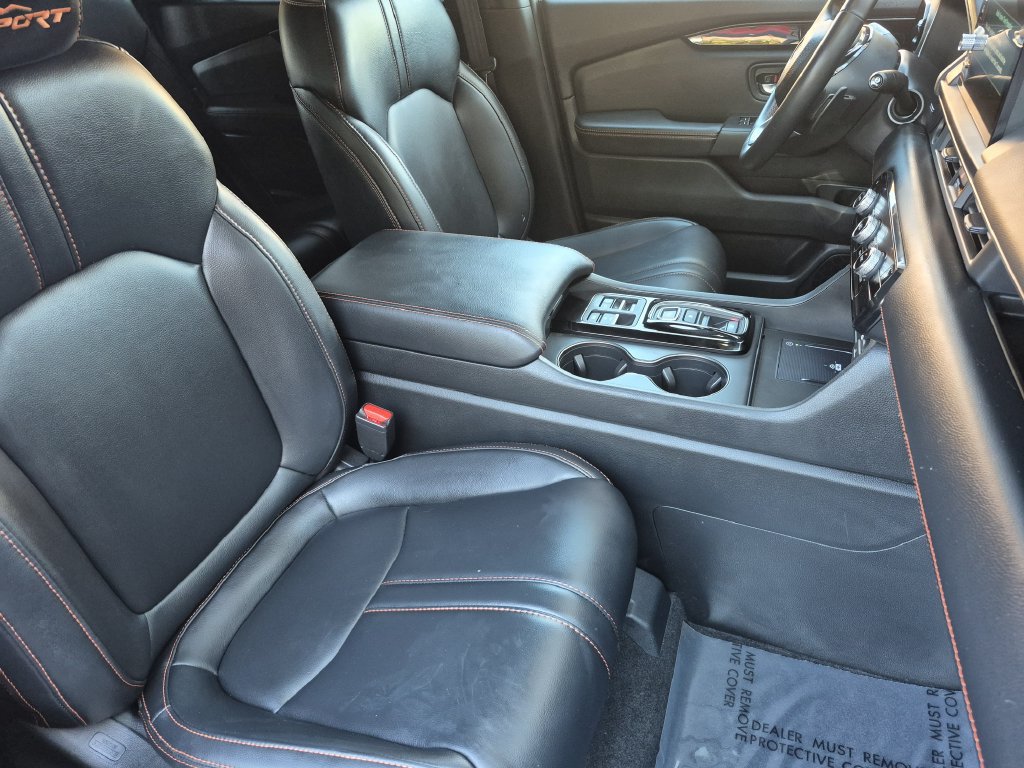 Used 2025 Honda Pilot TrailSport image 15