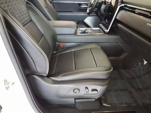 Used 2025 GMC Sierra EV Denali AWD/4WD image 8