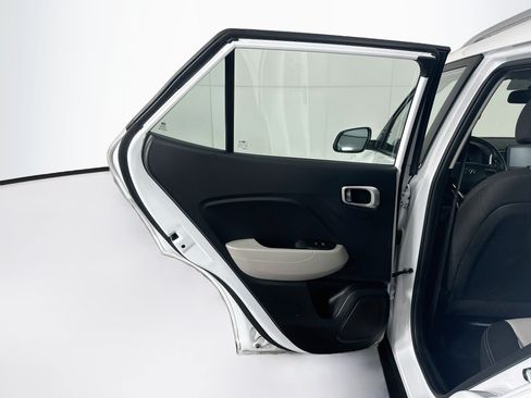 Used 2025 Hyundai Venue SEL FWD image 26