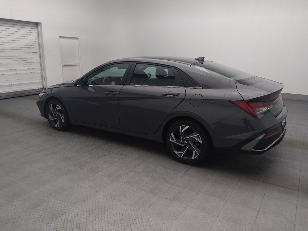 Used 2025 Hyundai Elantra SEL FWD image 3