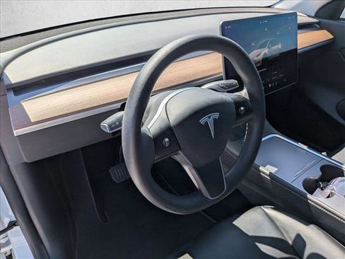Used 2022 Tesla Model Y Long Range AWD/4WD image 10