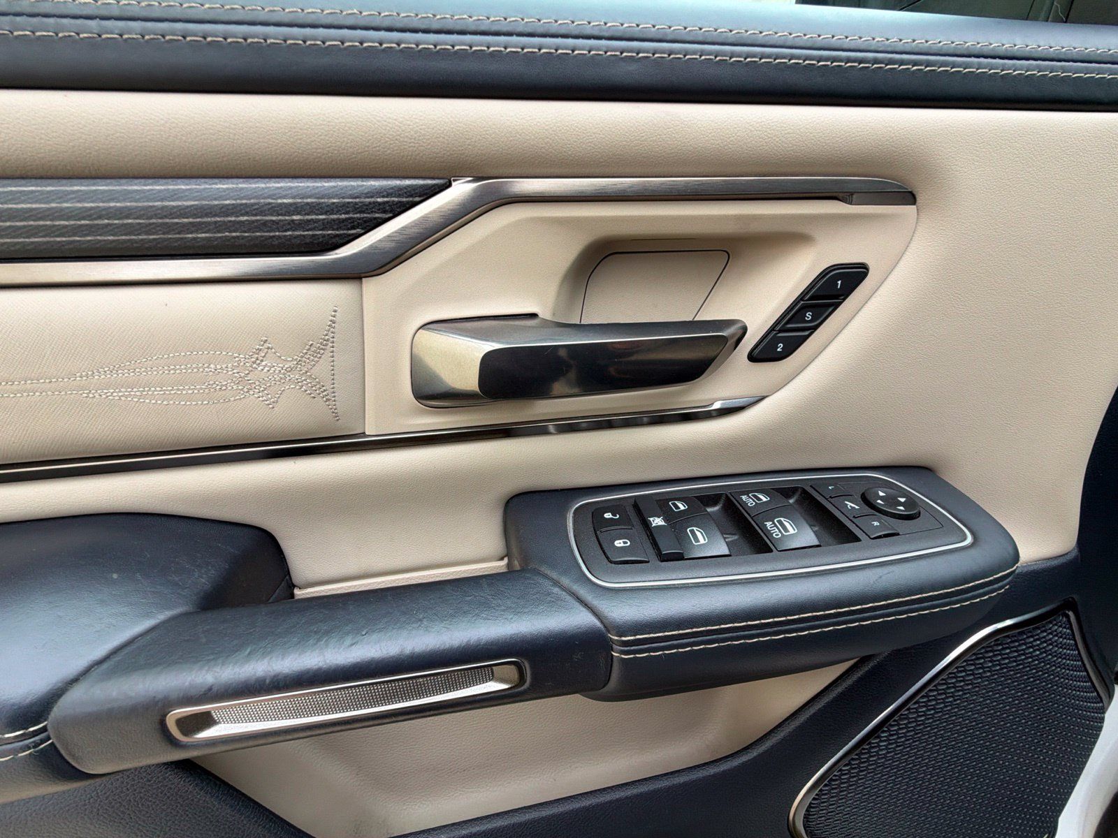 Used 2021 RAM 1500 Limited w/ Off-Road Group AWD/4WD image 14
