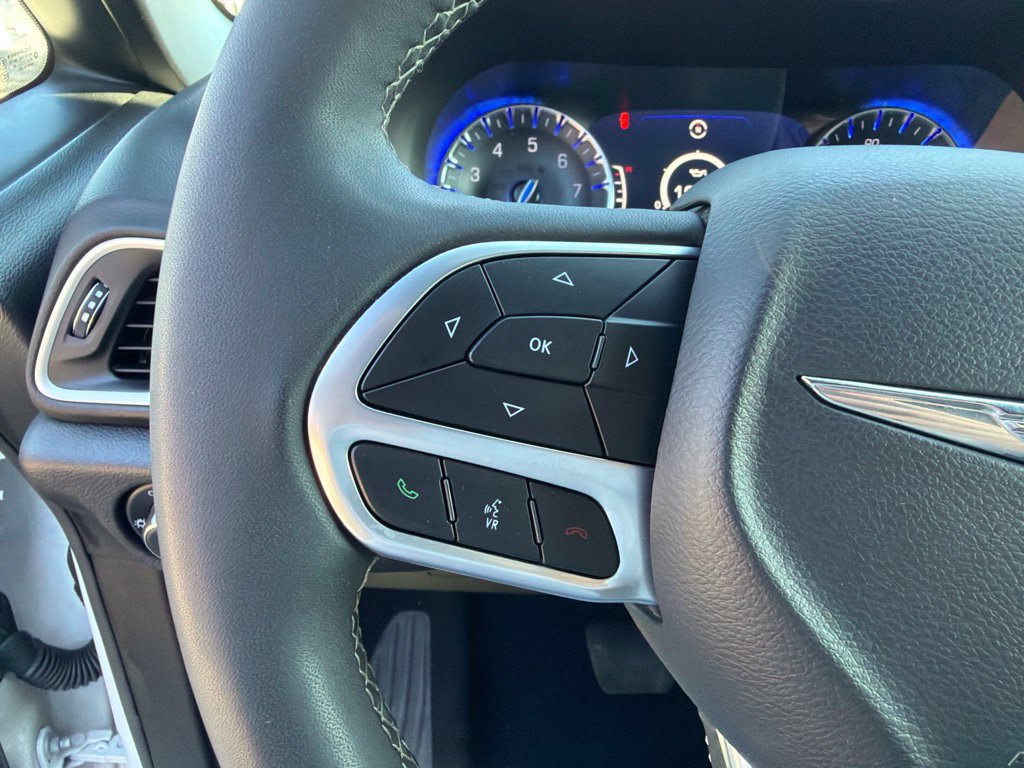 Used 2025 Chrysler Pacifica Select FWD image 25