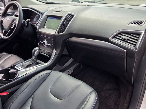 Used 2018 Ford Edge Titanium w/ Technology Package FWD image 17