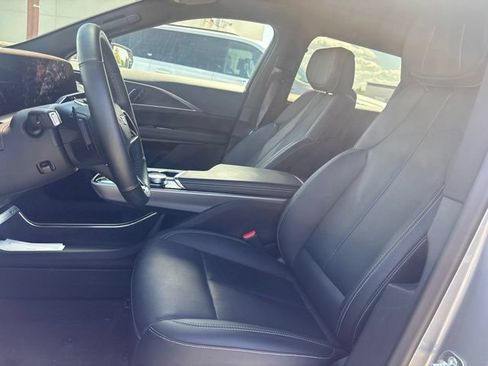 Certified 2025 Cadillac Lyriq Luxury AWD/4WD image 3