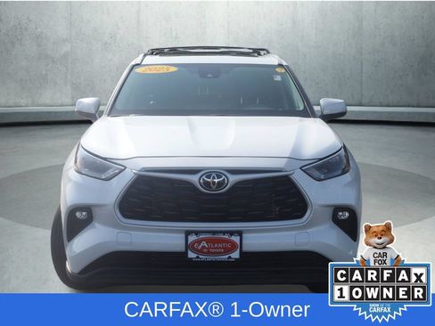 Used 2025 Toyota Highlander XLE AWD/4WD image 2