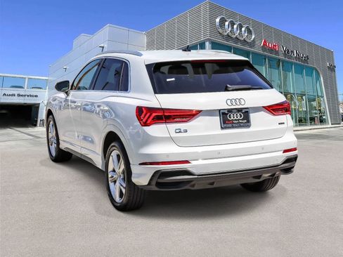 Used 2023 Audi Q3 2.0T Premium w/ Convenience Package AWD/4WD image 2