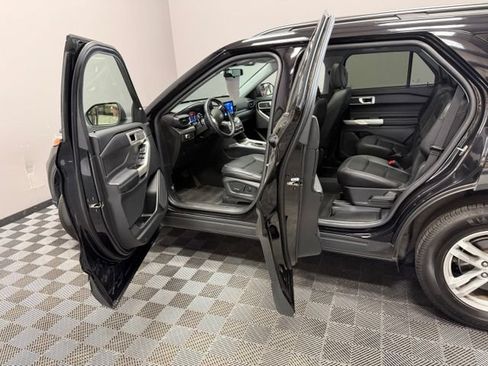 Used 2021 Ford Explorer XLT w/ Equipment Group 202A AWD/4WD image 13