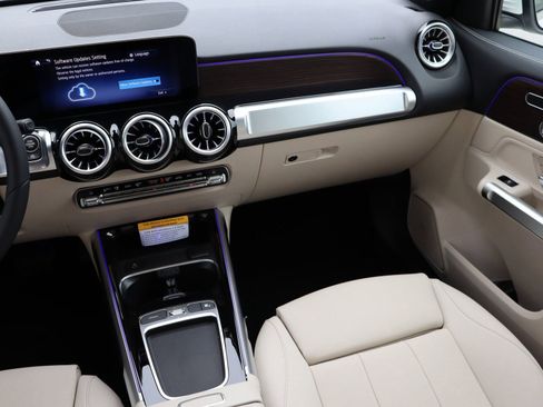 New 2025 Mercedes-Benz GLB 250 image 29
