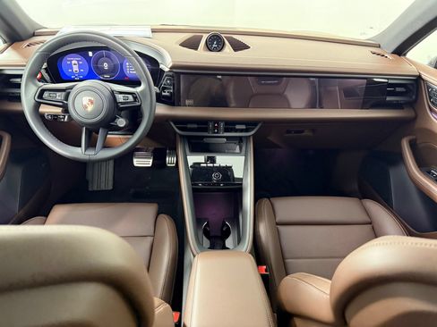 Certified 2025 Porsche Macan 4S Electric AWD/4WD image 17