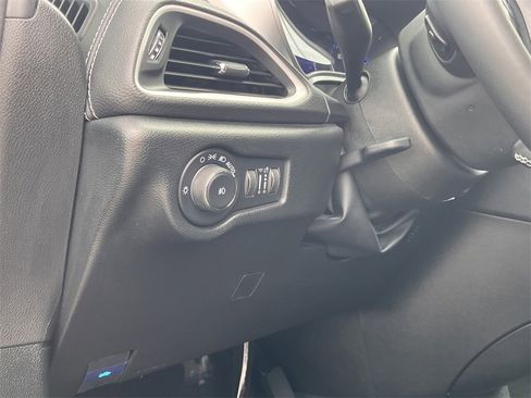 Used 2024 Chrysler Pacifica Touring-L w/ S Appearance Package image 23