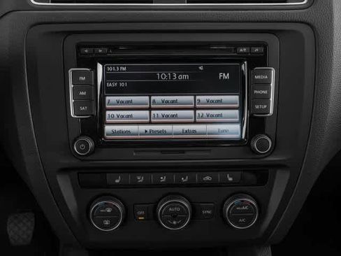 Used 2016 Volkswagen Jetta Sport image 9