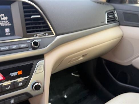 Used 2017 Hyundai Elantra SE FWD image 37