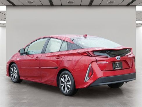 Used 2017 Toyota Prius Prime Premium image 4
