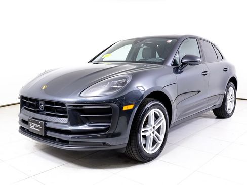 Certified 2025 Porsche Macan AWD/4WD image 1