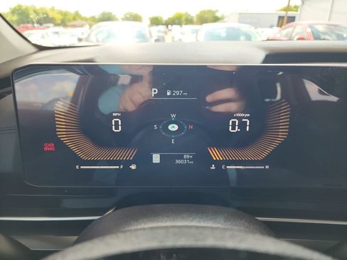 Used 2025 Kia Carnival FWD image 21