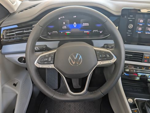 Used 2025 Volkswagen Jetta SE w/ Sunroof Package FWD image 24