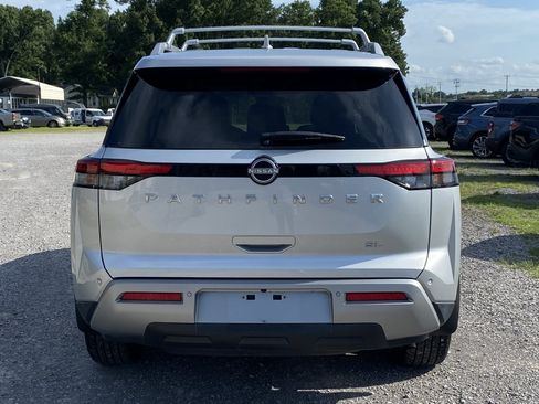Used 2024 Nissan Pathfinder SL FWD image 6