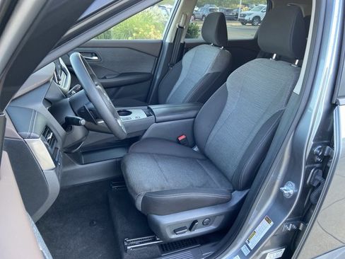 Used 2023 Nissan Rogue SV FWD image 8