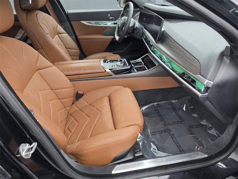 Used 2023 BMW i7 xDrive60 image 28