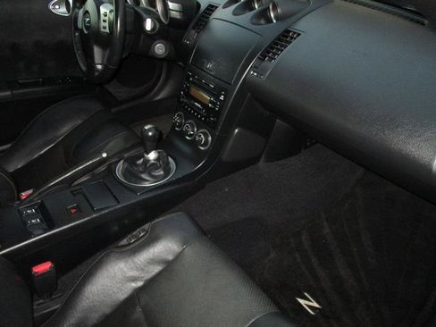 Used 2005 Nissan 350Z Grand Touring RWD image 28