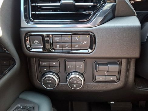 New 2026 GMC Yukon AT4 w/ AT4 Premium Plus Package image 17