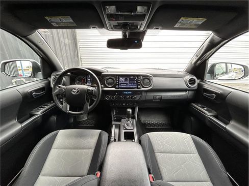 Used 2022 Toyota Tacoma TRD Off-Road w/ Technology Package image 14