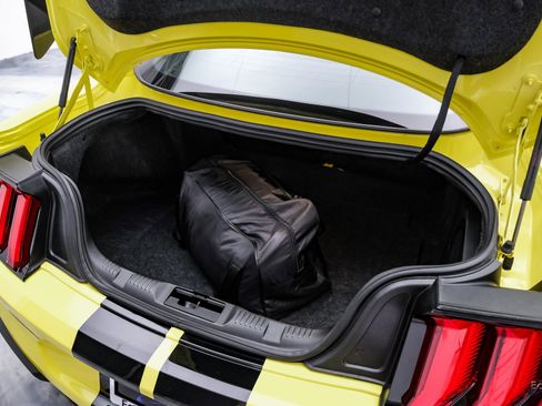 Used 2021 Ford Mustang Shelby GT500 w/ Carbon Fiber Track Pack image 74