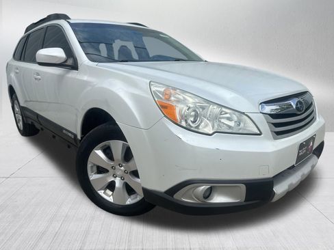 Used 2010 Subaru Outback 3.6R Limited AWD/4WD image 3