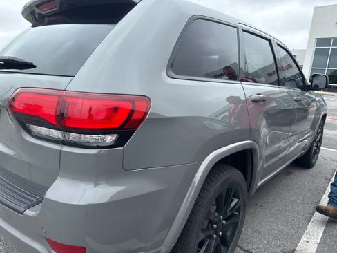 Used 2020 Jeep Grand Cherokee Altitude RWD image 2