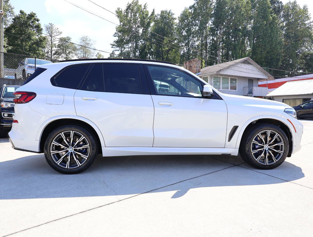Used 2022 BMW X5 xDrive40i w/ M Sport Package AWD/4WD image 8