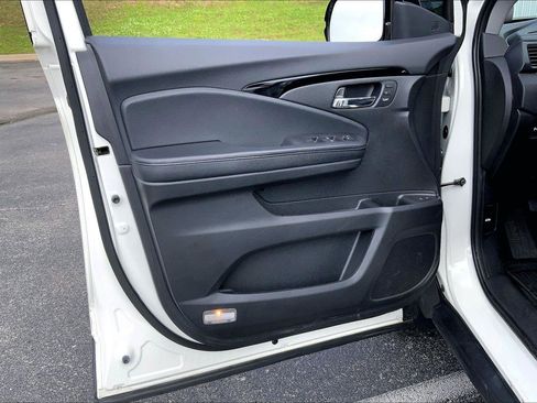 Used 2019 Honda Pilot Elite image 21