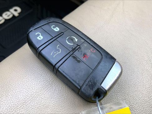 Used 2020 Jeep Grand Cherokee Limited w/ Premium Lighting Group image 15