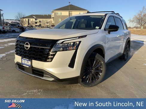 New 2026 Nissan Pathfinder SL w/ SL Premium Package image 1