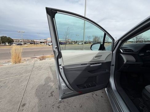 Used 2022 Toyota Sienna LE image 11