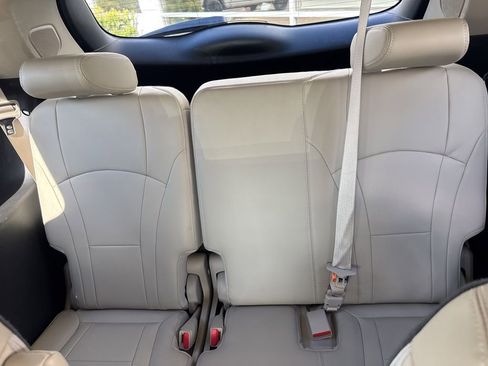 Used 2018 Buick Enclave Premium AWD/4WD image 21