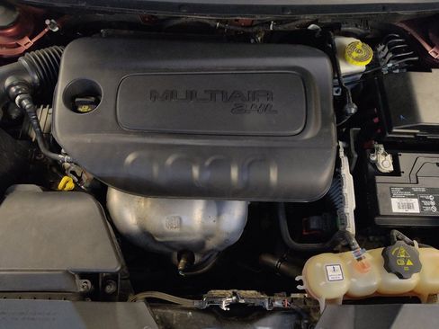 Used 2019 Jeep Cherokee Latitude w/ Cold Weather Group FWD image 30