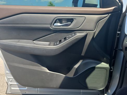 Used 2023 Nissan Rogue SV w/ SV Premium B Package FWD image 25