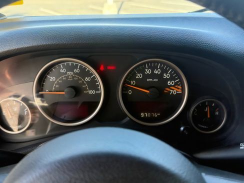 Used 2016 Jeep Wrangler Unlimited Sahara image 30