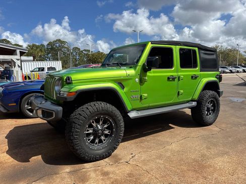 Used 2018 Jeep Wrangler Unlimited Sahara image 8