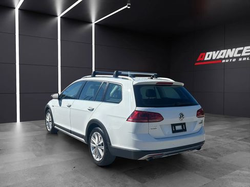 Used 2017 Volkswagen Golf Alltrack SEL image 4