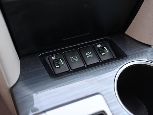 Used 2012 Toyota Camry XLE w/ Leather Pkg image 29