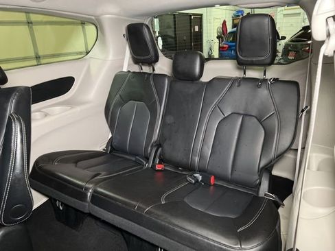 Used 2024 Chrysler Pacifica Limited FWD image 56