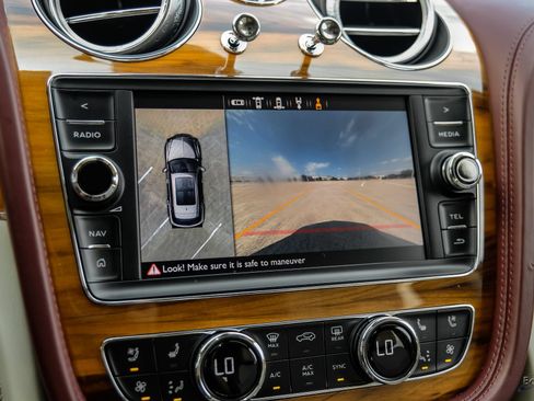 Used 2020 Bentley Bentayga Plug-In Hybrid AWD/4WD image 67