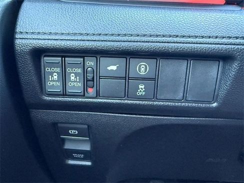 Certified 2024 Honda Odyssey Sport image 18