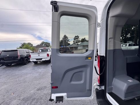 Used 2017 Ford Transit 150 XLT image 38
