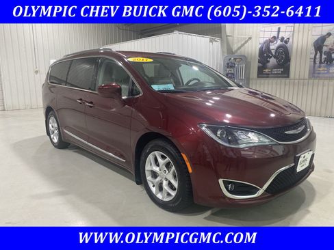 Used 2017 Chrysler Pacifica Touring-L Plus FWD image 1
